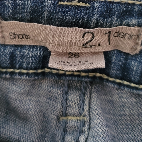 BUNDLE OF THREE PAIRS OF SHORTS/BERMUDAS (SIZE 2/26) - Picture 10 of 11